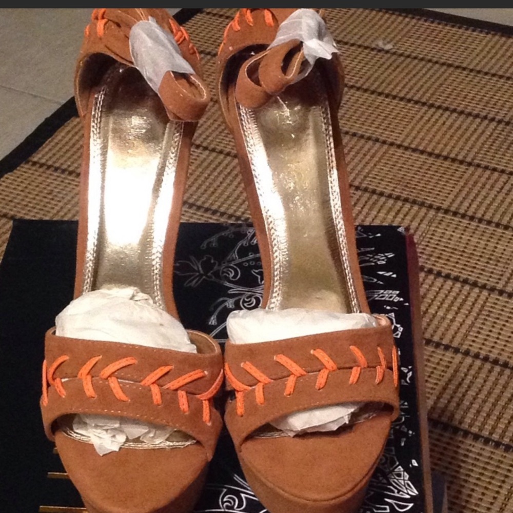Liliana size 10 brown heels
